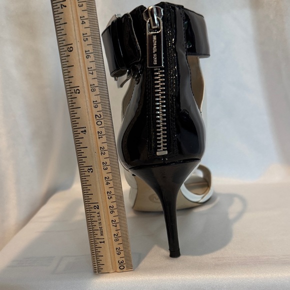 Michael Kors Landon Black and White Heels Size 7.5 - Picture 8 of 13